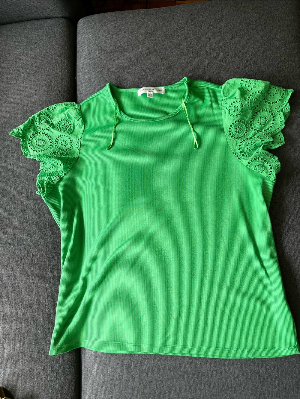 Green Eyelet Flutter Sleeve Ribbed Top 1X Chelsea & Theodore like new